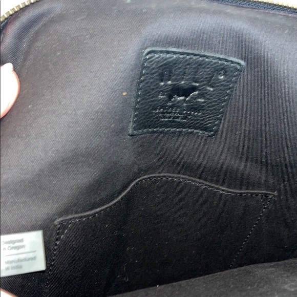 Will Leathergoods Commuter Sling Pack - Picture 13 of 16